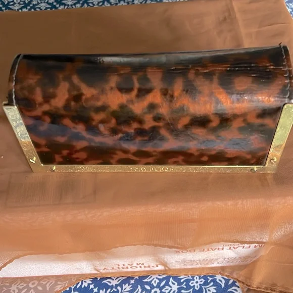 Authentic Tory Burch glass case. Animal print. Magnetic closure. Gold trim . EUC - Picture 2 of 7
